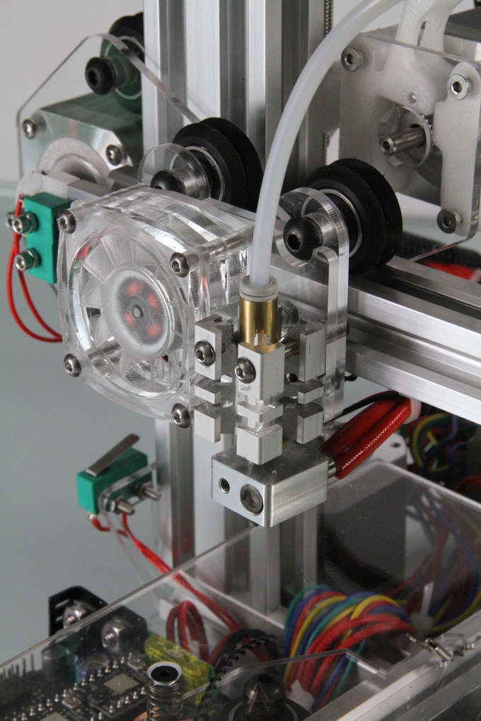 [视频] Bukito: 一款坚固、快速、便携的 3D 打印机
