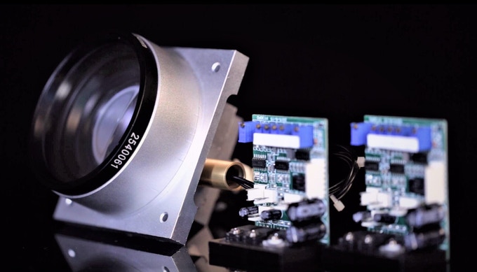 [视频] Weaver: 带F-theta镜头的专业SLA激光3D打印机