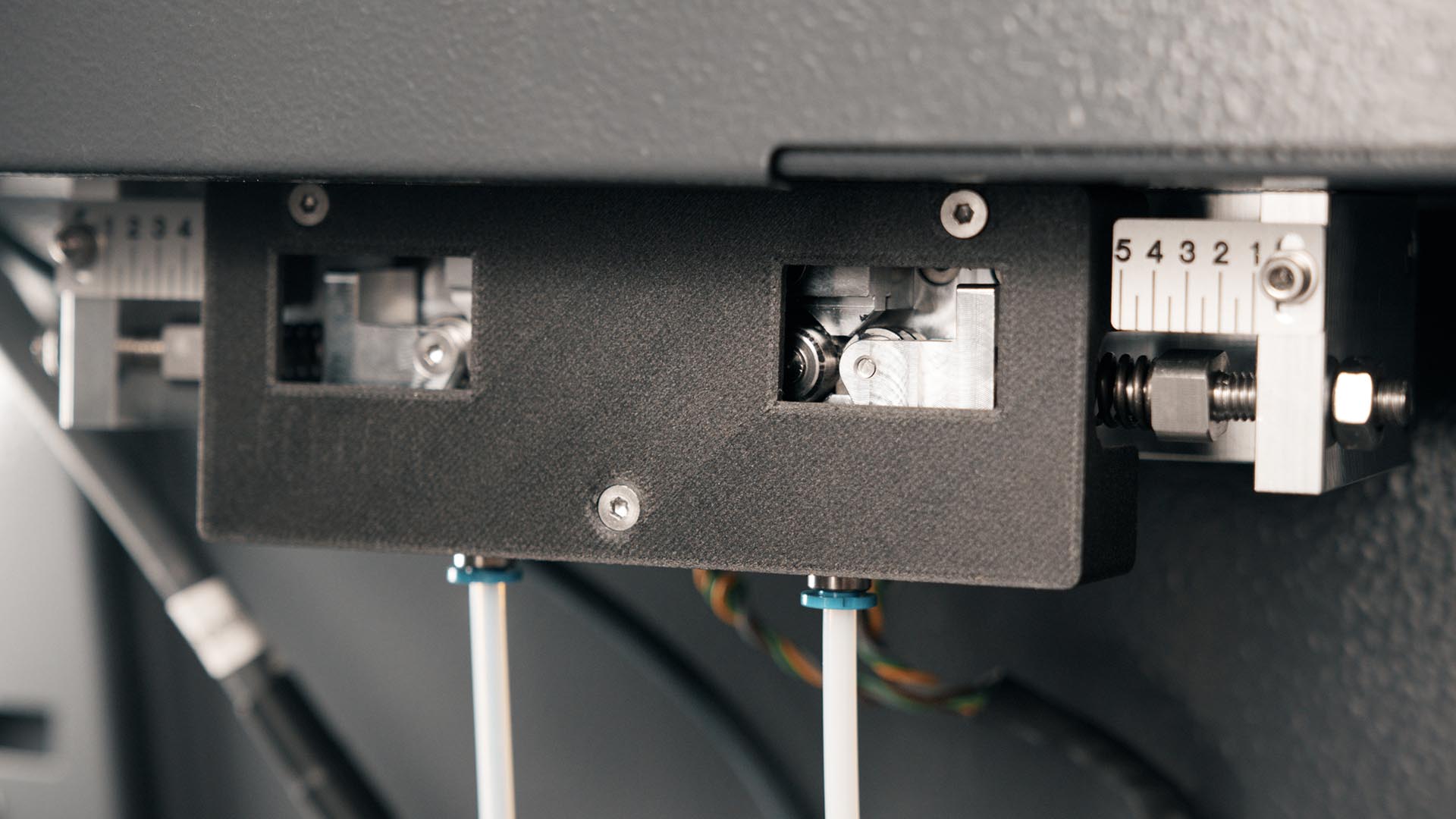 [视频] innovatiQ TiQ 5 用于高性能热塑性塑料的大型工业级3D打印机