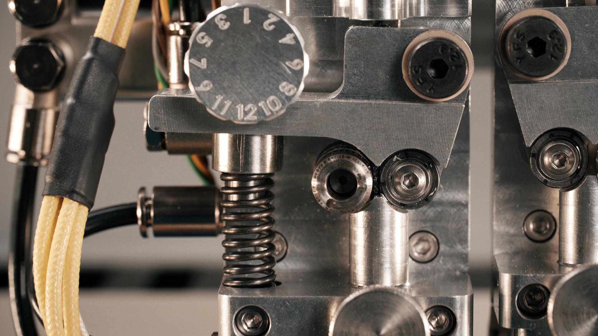 [视频] innovatiQ TiQ 5 用于高性能热塑性塑料的大型工业级3D打印机