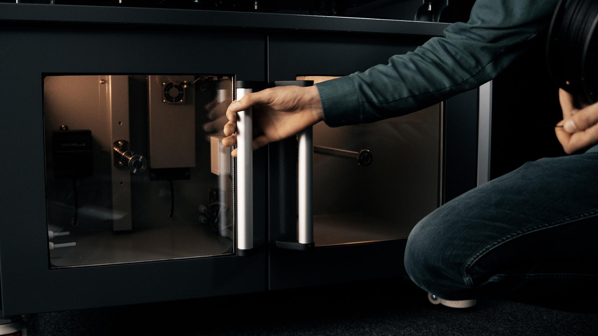 [视频] innovatiQ TiQ 5 用于高性能热塑性塑料的大型工业级3D打印机