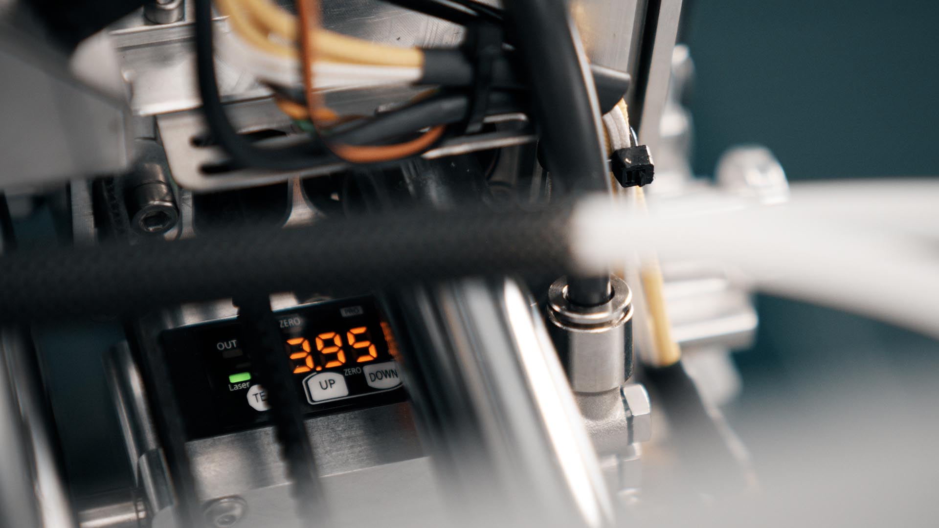 [视频] innovatiQ TiQ 5 用于高性能热塑性塑料的大型工业级3D打印机