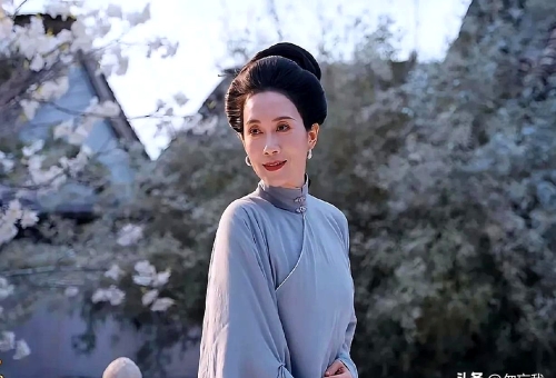 气势汹汹的意思_气势汹汹的近义词|反义词_气势汹汹造句例句
